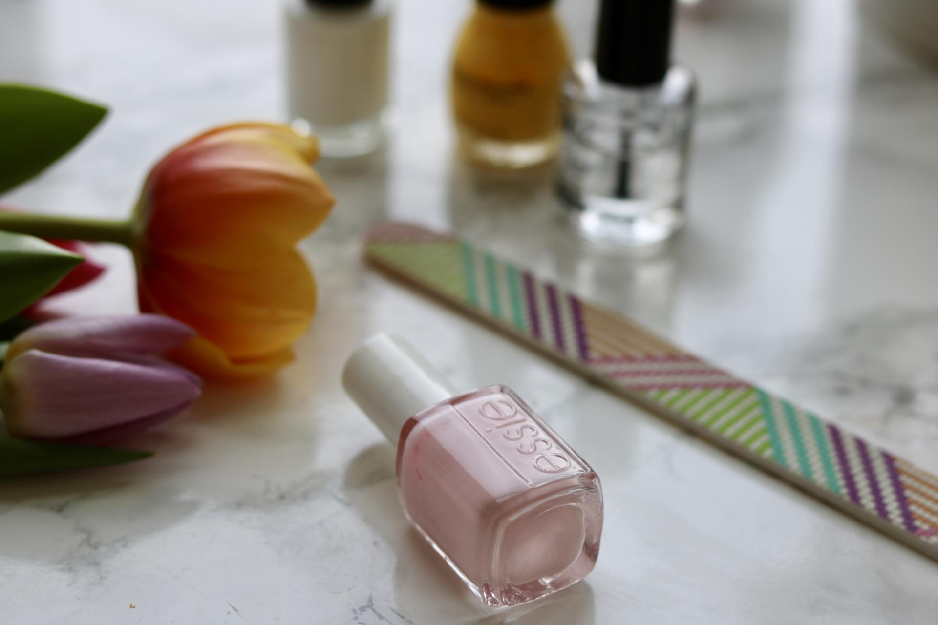 Spring Daisy Nails | Katie Actually
