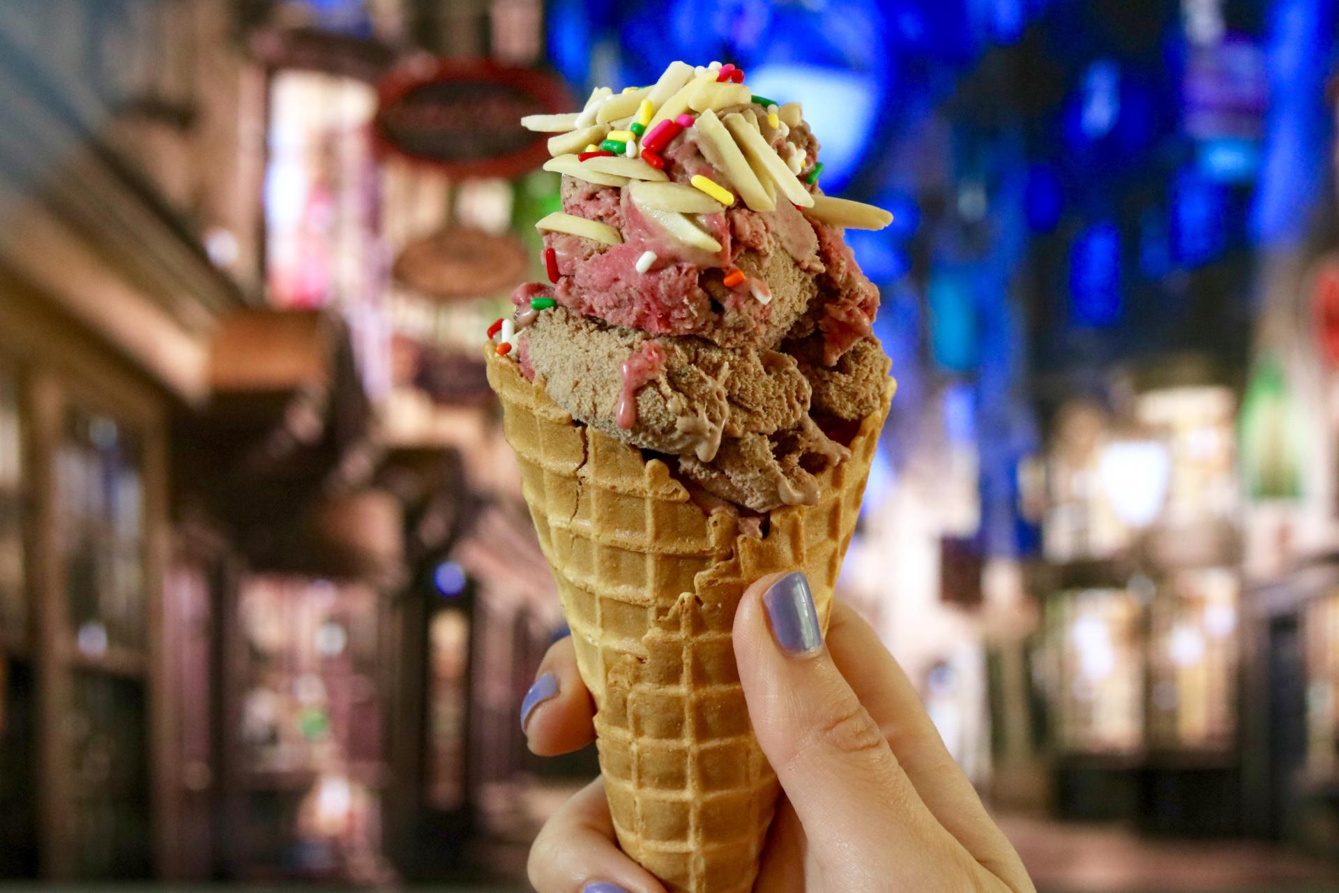 Папа мороженщика. Кафе-мороженое Флориана Фортескью. Самое красивое мороженое в мире. Изысканное мороженое. Мороженое Подмосковные вечера.